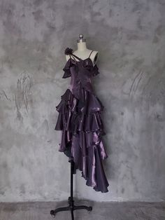 Ruffles Evening Dress, Formal Evening Gowns Purple, Dark Purple Prom Dress Long Gowns, Guphsey Dresses Fancy, Pretty Prom Dresses Long Purple, Best Prom Dresses Purple, Artist Prom Dress, Purple Halloween Dress, Purple Dress Prom Dress