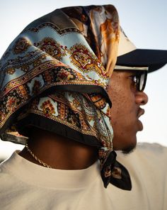 Pirate Renaissance Silk Bandana Guys In Bandanas, Unique Hats For Men, Men’s Head Scarf, La Style Outfits Men, Styling A Silk Scarf, Mens Bandana Style, Men Bandana Style, Durags Men Fashion, Black Culture Fashion