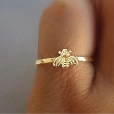 18k Gold Plated Bee Ring Sizes 7, 8 & 9 Available Brand New Boutique Hummingbird Ring, 2 Carat Diamond Ring, Small Band, Dainty Style, Bee Ring, Vintage Silver Rings, Bee Jewelry, Blue Stone Ring, Gold Bee