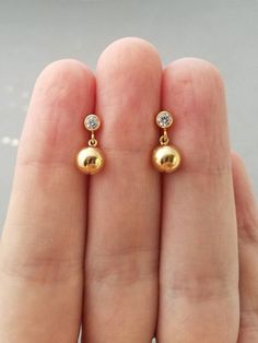 Gold Post Earrings, Small Gold Jumkas Design, Simple Studs Gold, Simple Jumka Earrings Gold, Jwellary Design Gold Earrings, Gold Hangings For Ears, Ear Rings Hangings Gold, Small Diamond Hanging Earrings, Gold Earrings Simple Designs