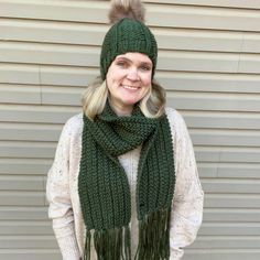 This is a matching chunky knit hat and scarf set in dark green that is made with super bulky yarn. This set is a perfect handmade gift for your loved ones or to keep for yourself! We also accept custom orders! Dark Green Scarf, Tricotin Long, Green Scarves, Scarf And Hat, Winter Green, Chunky Knit Hat, Knit Wear, Super Bulky Yarn, Hat And Scarf Sets