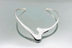 *About me: 925 silver necklace. Modernist rigid chunky wave style. Modernist neck treasure! *Size: Approx. length 30 cm/ 11.81 inches, width 3 cm/1.18 inches ,gap 6.6 cm/ 2.59 inches flexible *Weight: Approx. 55.6 grams *Hallmark: Birmingham, 925 *Maker: HH (Hi Ho silver) *Age: Vintage *Condition: Good vintage condition *Gift boxed to your door ** A vintage item that has been pre-loved, history of wear appropriate to the adventures and life I have lived ** Please view all pictures and videos for an inkling into my adventures ** Please message with any questions, I would love to hear from you Modern Wavy Silver Jewelry, Hi Ho, Wave Necklace, Silver Age, Silver 925 Necklace, Choker Necklaces, Necklace Vintage, Collar Necklace, About Me