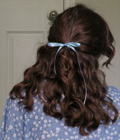 Blue Ribbon In Hair, Short Hair Upstyles, Hair Styles For Girls, Hair Styling Tips, Faceless Instagram, Medium Length Hair Hairstyles, For Medium Length Hair Hairstyles, Styles Hairstyles, Romantic Hairstyles