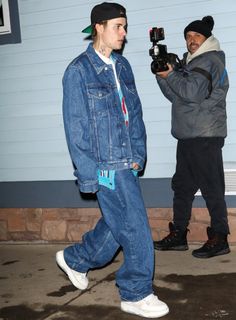 Justin Beiber Style, Blue Denim Outfit, Blue Denim Outfits, Boy Streetwear, 90s Denim Jacket, Billie Eilish Outfits, Justin Bieber Outfits, Jason Williams, Justin Bieber Style