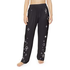 Spooky Halloween themed pajama pants featuring bats, spiders, skulls, mushrooms, and ghosts. Perfect for cozy nights in during the Halloween season. Ideal for women who love spooky vibes and want to add a touch of Halloween spirit to their nighttime wear. Product features - 100% Polyester for durability and quick drying - Size and care label printed inside waistband for convenience - Soft hand-feel for a comfortable fit - Light fabric for breathability (5.6 oz/yd² (190 g/m - Elastic waistband for a flexible fit Care instructions - Do not dryclean - Do not iron - Tumble dry: low heat - Do not bleach - Machine wash: cold (max 30C or 90F) Womens Pajamas Pants, Halloween Geist, Spooky Vibes, Sleep Shorts, Pajama Robe, Halloween Spirit, Halloween Women, Care Label, Halloween Season