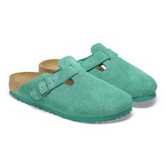 Casual Green Leather Clogs, Green Casual Mules With Leather Footbed, Suede Closed Toe Clogs With Arch Support, Comfortable Green Mules With Cushioned Footbed, Comfortable Closed Toe Clogs With Suede Lining, Classic Suede Clogs With Cushioned Footbed, Casual Slip-on Clogs With Suede Lining, Casual Clogs With Suede Lining And Round Toe, Casual Spring Clogs With Suede Lining