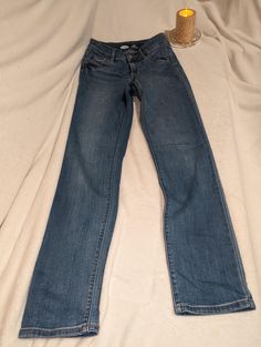 Add a classic touch to your wardrobe with these Old Navy Power Slim Straight High Rise jeans in size Featuring a flattering medium wash, these jeans are in excellent condition and ready to elevate your style game. Combine comfort and style effortlessly with these versatile and trendy jeans. Perfect for everyday wear or a casual night out, these pants are a must-have addition to your collection. Syracuse Ny, Trendy Jeans, Casual Night Out, Womens Jeans, High Rise Jeans, Halloween Shopping, Old Navy, Jeans Size, Night Out