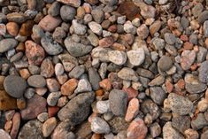 some rocks and gravel are laying on top of each other