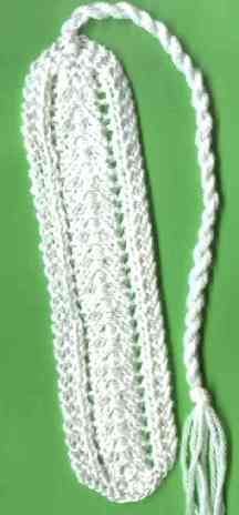 a white rope is on a green surface