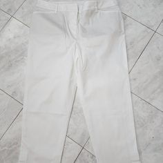 Size: 8 Petit Color: White Material: 98 Cotton 2% Spandex Condition: Like New. Never Worn White Stretch Cropped Leg Pants, White Stretch Capris For Work, White Cotton Capris For Work, Fitted White Straight Leg Capris, White Fitted Straight Leg Capris, Crop Pants, White Material, Cropped Pants, Pant Jumpsuit