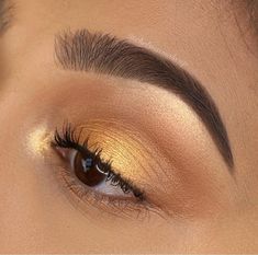 Golden Bronze Eye Makeup, Subtle Yellow Eyeshadow, Subtle Gold Eyeshadow, Gold Eyeshadow Brown Eyes, Gold Makeup Brown Eyes, Light Gold Eye Makeup, Yellow Gold Eyeshadow, Gold Inner Corner Makeup