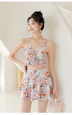 Feminine Sleeveless Floral Dress With Rose Print, Feminine Chiffon Floral Dress For Beach, Feminine Printed Floral Dress For Beach, Flowy Rose Print Floral Dress, Feminine Rose Print Floral Dress For Beach, Feminine Ditsy Floral Print Beach Dress, Rose Print Floral Beach Dress, Rose Print Floral Dress For Beach, Famous Fashion Designers