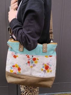 Handbag in corduroy, canvas that I dyed, cotton, and leather accents. Corduroy Bag, Purple Canvas, Slouchy Bag, Leather Accents, Canvas Crafts, Canvas Bag, Purses And Handbags, Zip Pockets, Shoulder Strap