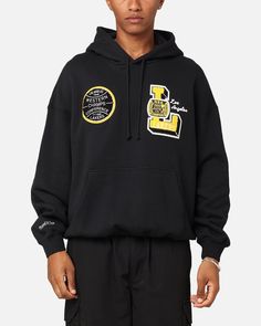 Get a slam dunk in the Los Angeles Lakers Conference Hoodie. This hoodie is decked out in embroidered team graphics to rep your fave team with chenille appliqués to give you that luxary streetwear feel. Finished off with ribbed trims to give you that super cosy fit when you're supporting the team you love. Don't miss out and grab yours today at Culture Kings. - Official merchandise - Embroidered brand graphics - Chenille appliqués - Hood - Adjustable drawstring - Kangaroo pocket - Dropped should