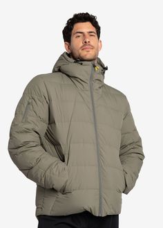 Navigate the great outdoors in this insulated jacket. Powered by RDS-certified down construction to lock in heat, it's made from water repellent fabric to keep you dry and agile in the cold. Desert Green, Mens Jackets Fall, Down Jacket Men, Men Outerwear, Dog Jacket, Outfit Inspiration Fall, Water Repellent Fabric, Mens Fall, Winter Weather