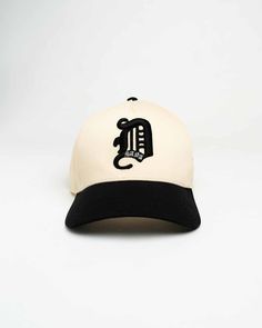 a white and black baseball cap with the letter e on it's front side