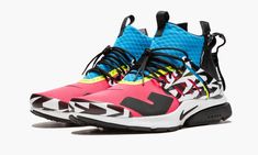 The Acronym x Nike Air Presto Mid “Racer Pink” is a highlight from the second round of colorways of the groundbreaking model that came out in 2018.  Acronym founder Errolson Hugh redesigned the classic Presto into a mid-top silhouette and incorporated his brand’s industrial-inspired design language.  Unique details include zipper enclosures on the collar, bold branding, and distinctive colorways.  The Acronym x Nike Air Presto Mid “Racer Pink” is the boldest of the three 2018 colorways.  It has Yeezy 750, Nike X Travis Scott, Nike Presto, Nike Airforce 1, Air Presto, Converse Run Star, Outfits Hombre, Nike Air Presto, Adidas Spezial