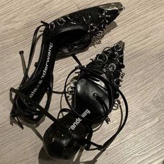 Stile Kylie Jenner, Mode Ulzzang, Dr Shoes, Looks Street Style, Aesthetic Shoes, Shoe Inspo, Swag Shoes, Mode Inspo, Shoe Closet