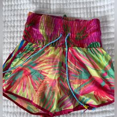 Nwt Farm Rio Size S Painted Birds High Waist Short Drawstring Shorts For Beach Party, Stretch Shorts For Beach Party, Tropical Multicolor Bottoms With Built-in Shorts, Casual Multicolor Bottoms For Vacation, Spring Tropical Print Shorts For Poolside, Tropical Vacation Shorts With Elastic Waistband, Multicolor Beachwear Bottoms For Vacation, Multicolor Vacation Shorts For Beach Season, Tropical Shorts With Elastic Waistband For Vacation