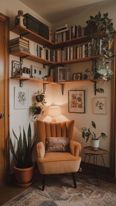 Living Room Design Small Office Reading Corner, Game Room Living Room Combo, Relaxing Area In Bedroom, Writing Corner Ideas, Folk Cottage Interior, Quiet Room Design, Corner Chair Ideas Bedroom, Reading Nook Dining Room, Snug Ideas Small Spaces