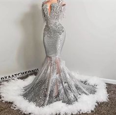 Diamond Mermaid Dress, Silver White Prom Dress, Baddie Prom Dresses Silver, Silver Prom Dresses Black Women, Edges Tut, Homecoming Styles, Goddess Prom Dress, Diamond Prom Dresses, Girls Evening Dresses