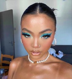 Metallic Makeup Black Women, Bold Makeup Ideas, 2024 Makeup Looks, Teal Makeup Looks, Color Makeup Looks, Trucco Glam, Saving Face, Mekap Mata