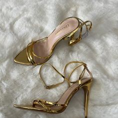 Size 8, Never Worn Trendy Gold Heels With Heel Strap, Gold Strappy Heels With Heel Strap, Trendy Gold Heels With 4-inch Heel, Gold Strappy Heels For Spring, White And Gold Heels, Gold Prom Shoes, Golden Heels, Metallic Gold Heels, Beige High Heels