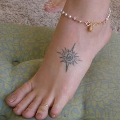 Love the anklet and the tat Anklets Gold, Pearl Ankle Bracelet, Anklets Indian, Anklet Tattoos, Foot Tattoos For Women, Leg Chain, Food Decor, Ankle Jewelry, Anklets Boho