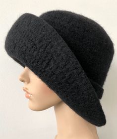 Black Flapper Hat with extra wide brim, 1920s Cloche Hat, Art Deco Hat, Handmade Women's Felted Flapper Hat in your size Cappello Cloche, Art Deco Hats, Flapper Cloche, Bohemian Hats, Wool Cloche Hat, Felted Hat, Cloche Hats, Hat Art, Flapper Hat