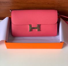 Size: 20.5cm*13cm*2cm It comes with Dust box, Care manual, Tag, and Paper bag. Rose Confetti, Party Clutch, Hermes Constance, Hermes Bags, Wallet Fashion, Replica Handbags, Hermes Bag, Images Gif, New Handbags