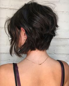 Cute Bob Haircuts, Short Brunette Hair, Short Brown Hair, Modern Haircuts, Bob Hairstyles For Fine Hair, Penteado Cabelo Curto, Cute Hairstyles For Short Hair, Short Bob Hairstyles, Short Hairstyles For Women