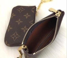 Luxury Coin Purse BUY 2 items and get your 3rd for FREE ! Valentino 2017, Louis Vuitton Coin Purse, Doudoune The North Face, Affordable Handbags, Louise Vuitton, Sac Louis Vuitton, Louis Vuitton Key Pouch, Purse Luxury, Trendy Purses