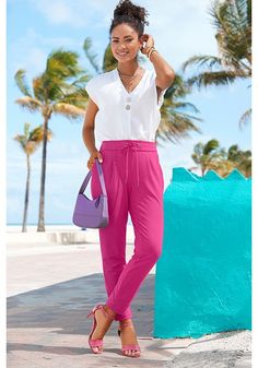 These elevated jogger pants are the perfect combination of style and comfort. Chic Joggers With Elastic Waistband For Spring, Chic Spring Joggers With Elastic Waistband, Chic Joggers For Loungewear, High-waisted Relaxed Fit Joggers For Spring, Spring Workwear Ankle-length Joggers, Summer Ankle-length Loungewear Joggers, Spring Ankle-length Workwear Joggers, Summer Ankle-length Joggers For Loungewear, Trendy Summer Sweatpants With Tapered Leg