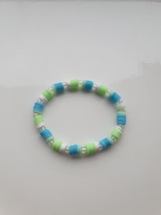 It is a blue and green bracelet with a clear beed in between the two colours Blue Bracelet Ideas, Bracelet Stuff, Dream Bracelet, Green Bracelet, Clay Bracelet, Gelang Manik, Nice Clothes, Beads Bracelet Design, Bead Ideas