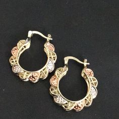 Bnwt - Sensational Gold Plated Filigree Hoops With Tri-Color Detail. A Phenomenal Item To Add To Your Wardrobe! Approx 1” Across. The Workmanship Is Magnificent! Please See Photos For Full Description. Questions, Please Ask Before Purchase! W17 Jewelry Tattoos, Silpada Earrings, Boho Hoop Earrings, Enamel Stud Earrings, Turquoise Drop Earrings, Vintage Style Earrings, Jewelry Tattoo, Jewelry Lookbook, Handcrafted Necklace