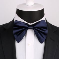 The latest new fashion bow tie models are the choice of gentlemen who want to be the most stylish of the night. Big bow ties, which are also very popular as groom's bow ties and wedding bow ties, are models that are wider in width and length than standard bow ties. Made of high quality satin fabric, its height is 14cm and its height is 10cm. Dry cleaner. Classic Blue Bow Tie For Groom, Dapper Suit And Tie Accessories With Detachable Bow, Classic Detachable Bow Tie For Groom, Classic Suit And Tie Accessories For Groom, Classic Wedding Bow, Tuxedo Bow Tie With Detachable Bow For Wedding, Tuxedo Style Wedding Bow Tie With Detachable Bow, Classic Groom's Bow Tie And Accessories, Detachable Bow Tuxedo Bow Tie For Wedding