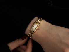 Vintage Watches For Women, Gold Watches Women Vintage, Women Watch Aesthetic, Watch Aesthetic Women, Cartier Vintage Watch, Gold Watch Aesthetic, Mini Watches, Vintage Gold Watches