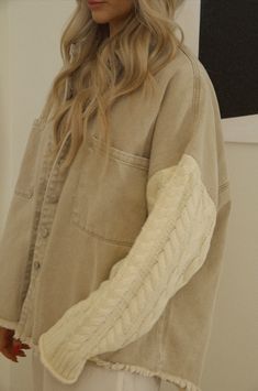 Beige Sweater Shacket Oversized Beige Sweater Outfit, Washington Outfits, New England Fall Outfits, Beige Shacket, Beige Denim Jacket, Beige Sweater Outfit, Curvy Date Night Outfit, Air Clothes, Shacket Style