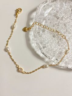 This pearl bracelet is handmade with shiny tiny cubic zirconia stone and 14k gold plated chain. It's perfect for the everyday bracelet and for gift choices. ~Detail~ Bracelet Length：15cm+5cm Pearl size: 3-4mm 14k gold plated chain ~ Wanna browse more styles from us? https://www.etsy.com/shop/VanniPearl Follow us on Instagram @vannipearl_handmadejewelry for new launches and promotions! Please check the jewelry care instruction on FAQ!! ~Shipping~ - All orders are handmade and shipped out from Tor Dainty Gold-plated Pearl Bracelet With Adjustable Chain, Dainty Gold Plated Pearl Bracelet With Adjustable Chain, Gold Dainty Crystal Bracelet With Adjustable Chain, Gold Crystal Bracelet With Adjustable Chain, Dainty Style, Dainty Gold Crystal Bracelet With Adjustable Chain, Delicate Cubic Zirconia Bracelets With Delicate Chain, Delicate Cubic Zirconia Bracelets With Chain, Gold Cubic Zirconia Crystal Bracelet In Dainty Style, Dainty Pearl Chain Jewelry With Cubic Zirconia