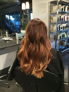 Red Hair With Brunette Roots, Ginger Balayage Brown Roots, Copper Hair Blended Roots, Auburn Hair With Brown Roots, Balayage Brown To Copper, Brunette To Ginger Ombre, Brunette Copper Hair Balayage, Copper Toned Balayage, Cinammon Balayage Hair