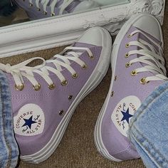 Mode Purple, Converse Aesthetic, Purple Converse, Violet Aesthetic, Purple Vibe, Lavender Aesthetic, Purple Themes, Purple Shoes, All Things Purple