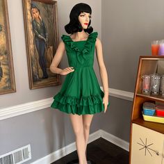 Cutest vintage green square dance dress! Features a sleeveless bodice with triangle center at neck and extra flirty ruffle. Wasp waist band front with smocked elastic stretch back band. Full circle skirt in mini length with ruffled hem. Zipper back. Cotton. Size estimate XS. Bust:    34" Waist:  22-25"  Hip:      full/circle Length: 32" (shoulder to hem)  Label: Unbranded Condition: Excellent Vintage Corsage, Square Dance Dress, Wasp Waist, Square Dance Dresses, Square Dance, Full Circle Skirt, Green Square, Square Dancing, Full Circle Skirts