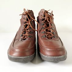 80s Dexter men's brown leather ankle boots with red and brown laces. Made in USA. Size 8.5 Gently worn, in good vintage condition. Vintage Leather Work Boots For Winter, Brown Leather Mid-top Hiking Boots, Vintage Fall Work Boots With Moc Toe, Rugged Brown Mid-top Boots, Brown Rugged Mid-top Hiking Boots, Vintage Work Boots With Leather Sole For Outdoor, Vintage Leather Lace-up Boots For Outdoor, Brown Ankle-high Hiking Boots For Walking, Vintage Brown Lace-up Winter Boots