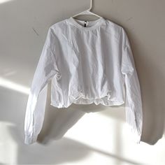 4437/101/250 White Cropped Cotton Top, White Cotton Cropped Top, White Cotton Cropped Hem Top, White Cropped Hem Tops For Fall, White Cotton Crop Top For Fall, Cotton Cropped Hem Top For Day Out, White Cropped Zara Tops, Zara White Cropped Tops, Zara Long Sleeve Crop Top For Spring