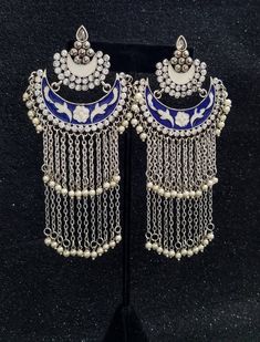 Gorgeous handmade long Indian meenakari dangly earrings, in chandbali design. Two tiers of dangling chains with pearl beads, suspended from colorful enamel crescent. Rows of clear crystals add bling. Feminine and so romantic They give a delicate effect. Lightweight and comfortable to wear. Weight is 8/10 ounce/ 23 grams. find even more great earrings here: https://www.etsy.com/shop/boutiquebymaryam?section_id=22797814 check out the rest of my shop here: https://www.etsy.com/shop/boutiquebymaryam Bohemian Kundan Dangle Danglers, Bohemian Kundan Dangle Earrings, Bohemian Chandbali Earrings For Eid, Bohemian Kundan Bridal Dangle Earrings, Metal Chandbalis With Meenakari, Metal Chandbalis With Tilla Detail, Bohemian Tilla Dangle Earrings, Handmade Kundan Dangle Danglers, Handmade Kundan Dangle Earrings