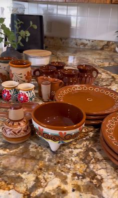 mexico aesthetic 
Mexicana
artery art artesanía artesanal pottery 
Hispanic Latino Latina 
home decor 
interior decoration 
Decoration Mexicana 
shelf decor 
Mexico 
Aesthetic 
Mediterranean 
Pueblo rancho 
Ranchero Mexican Style Cabinets, Traditional Mexican Living Room, Mexican Plates And Bowls, Spanish Style Dishware, Mexican Decor Kitchen Ideas, Brown Mexican Aesthetic, Apartment Decorating Mexican Style, Mexico Kitchen Decor, Oaxacan Home Decor