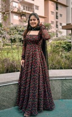 Frock Designs For Women, Frock Suit, Suit Kurti, Ethenic Wear, Frock Models, Simple Frock Design, Long Frock Designs, Long Anarkali, Long Gown Design