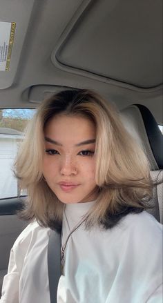 Dyed Hair With Black Roots, Slightly Bleached Hair, Black Tip Hair Blonde, Bleached Dark Hair, Blonde Hair With Tips Dyed, Blonde Black Ombre, Blonde Dyed Hair Ideas, Blond Hair With Colored Tips, Blonde And Black Ombre Hair