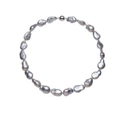 This fabulous 12mm grey baroque pearl necklace strand is a stylish look. Great to dress up or for a casual chic look. Finished with an easy to use sterling silver magnetic clasp. Measures 18" length. Alternative Wedding Bands, Classic Wedding Band, Vintage Wedding Band, Baroque Pearl Necklace, Pink Mini, Chic Look, Magnetic Clasp, Baroque Pearls, Wedding Classic