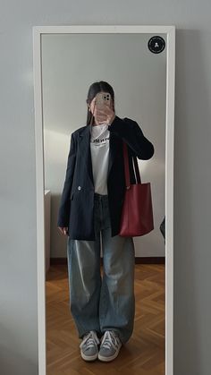 Outfit Ideas Office Casual, Architect Aesthetic Outfit, Black Rubber Shoes Outfit, Uni Fits Aesthetic, Korean Street Style Aesthetic, Medium Size Outfits, Korean Outfits Street Styles, Black Clogs Outfit, Hm Outfits